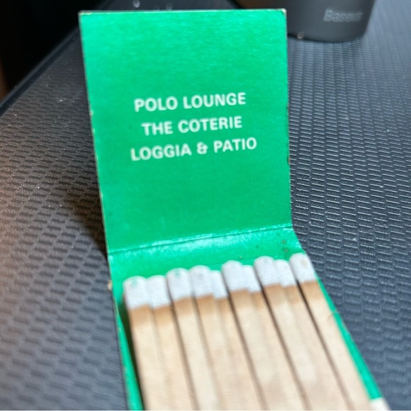 Beverly Hills Hotel Vintage Matchbooks ( 1 never struck) and a free 2nd one used - Picture 12 of 16